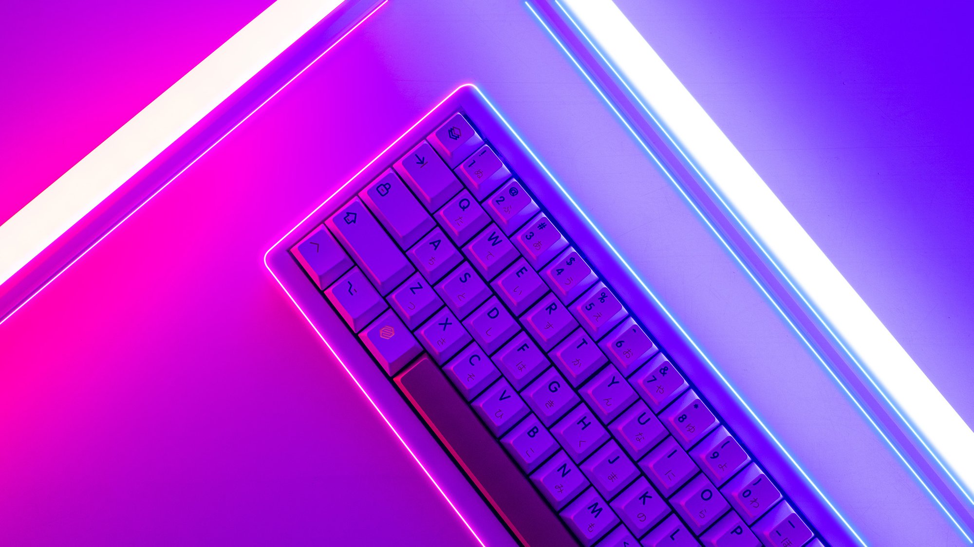 neon light white keyboard 2022-05-1